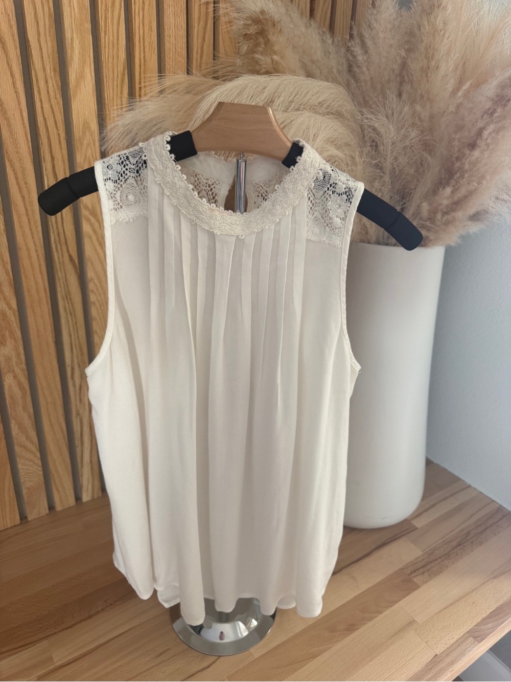 Lace-Trim Sleeveless Blouse - White